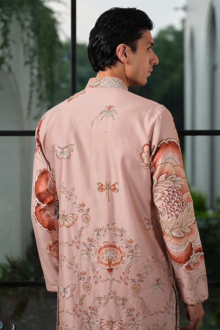 Melon Pink Silk Chanderi Embroidered Kurta Set by Mahima Mahajan Men at Pernia's Pop Up Shop