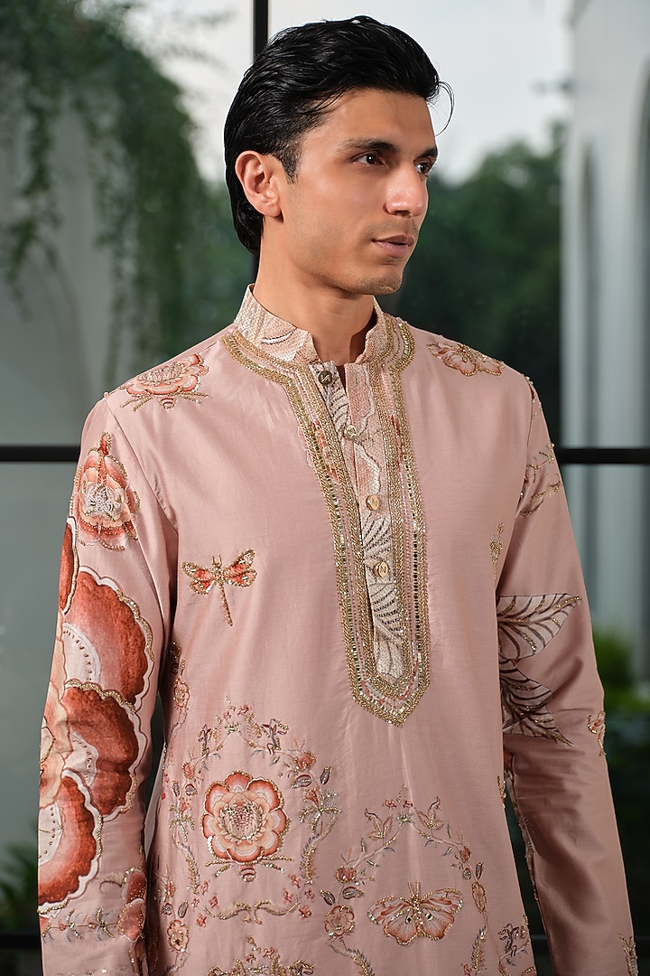 Melon Pink Silk Chanderi Embroidered Kurta Set by Mahima Mahajan Men at Pernia's Pop Up Shop
