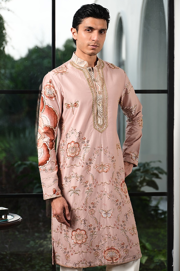 Melon Pink Silk Chanderi Embroidered Kurta Set by Mahima Mahajan Men at Pernia's Pop Up Shop