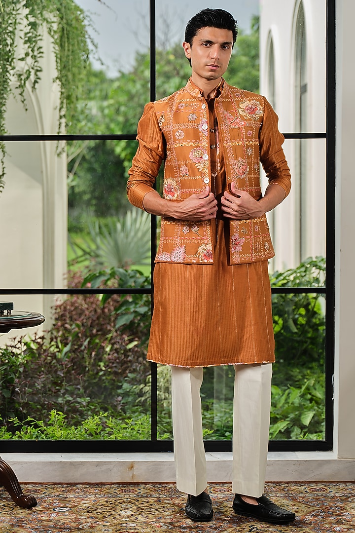 Chandan Yellow Silk Chanderi Geometric Printed Bundi Jacket Set by Mahima Mahajan Men at Pernia's Pop Up Shop