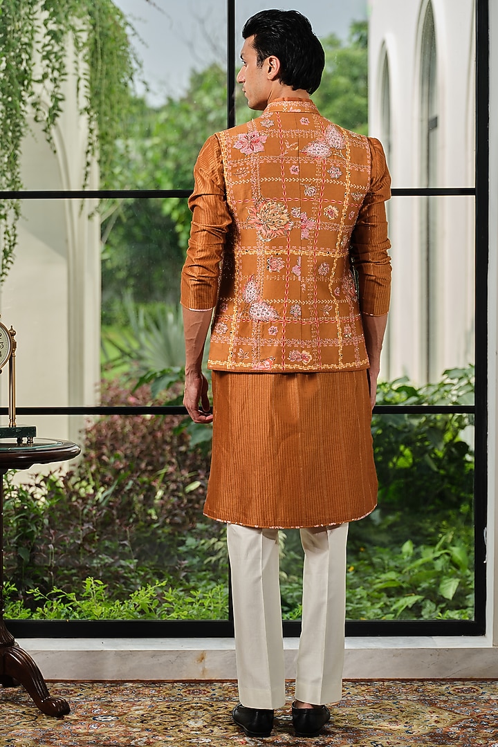 Chandan Yellow Silk Chanderi Geometric Printed Bundi Jacket Set by Mahima Mahajan Men at Pernia's Pop Up Shop
