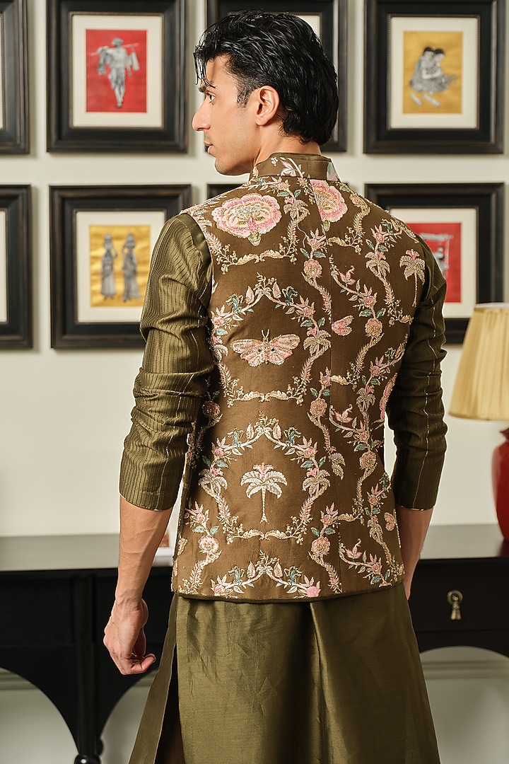 Henna Green Silk Chanderi Bundi Jacket Set by Mahima Mahajan Men at Pernia's Pop Up Shop