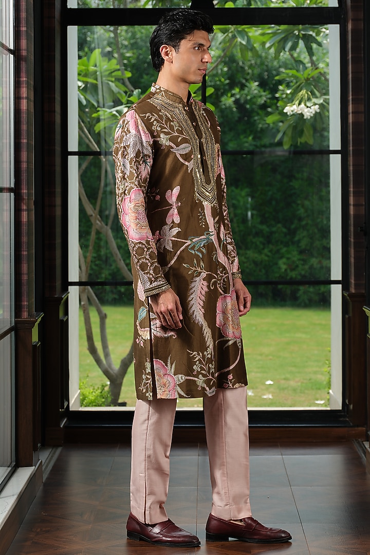 Henna Green Silk Chanderi Embroidered Kurta Set by Mahima Mahajan Men at Pernia's Pop Up Shop