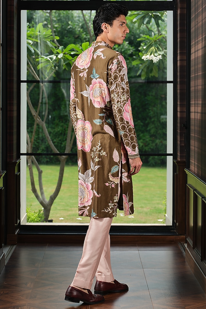 Henna Green Silk Chanderi Embroidered Kurta Set by Mahima Mahajan Men at Pernia's Pop Up Shop