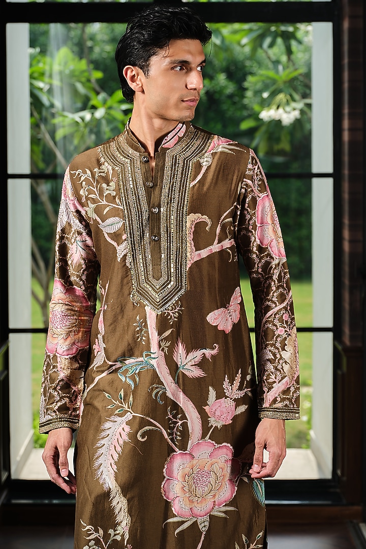 Henna Green Silk Chanderi Embroidered Kurta Set by Mahima Mahajan Men at Pernia's Pop Up Shop