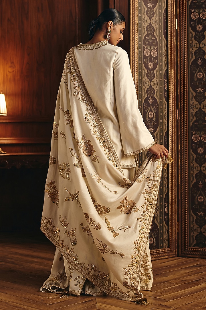 Ivory & Gold Silk Chanderi Embroidered Kurta Set by Mahima Mahajan at Pernia's Pop Up Shop