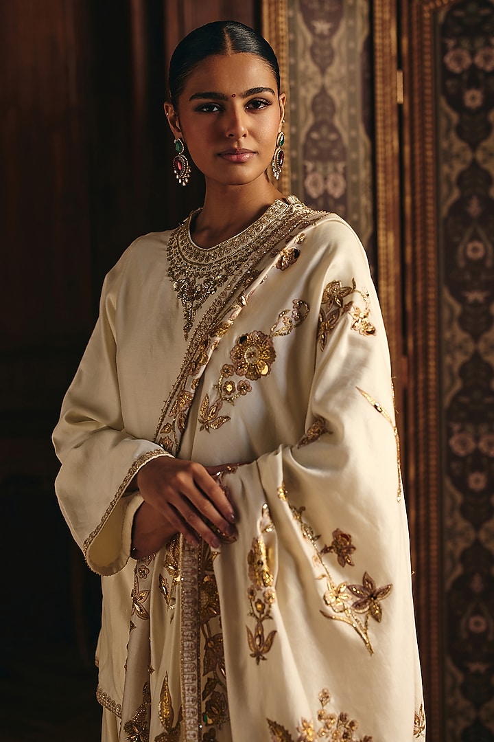 Ivory & Gold Silk Chanderi Embroidered Kurta Set by Mahima Mahajan at Pernia's Pop Up Shop
