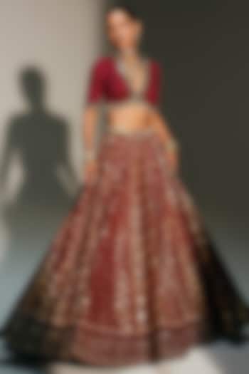 Sindoori Red Banarasi Silk Chanderi Hand Embroidered Bridal Lehenga Set by Mahima Mahajan at Pernia's Pop Up Shop
