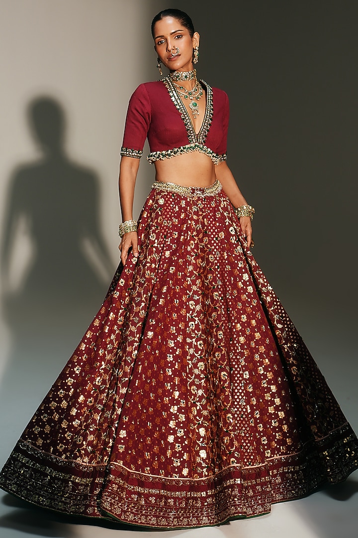 Sindoori Red Banarasi Silk Chanderi Hand Embroidered Bridal Lehenga Set by Mahima Mahajan at Pernia's Pop Up Shop