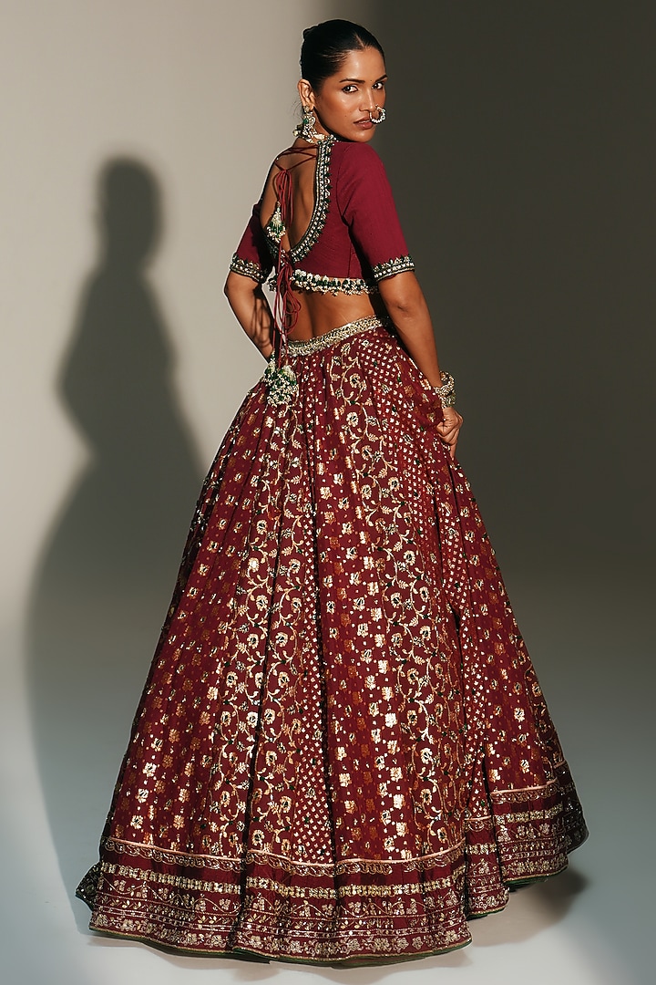 Sindoori Red Banarasi Silk Chanderi Hand Embroidered Bridal Lehenga Set by Mahima Mahajan at Pernia's Pop Up Shop