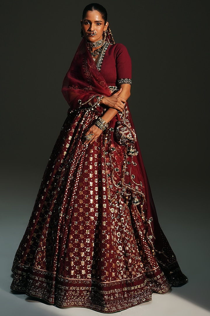Sindoori Red Banarasi Silk Chanderi Hand Embroidered Bridal Lehenga Set by Mahima Mahajan at Pernia's Pop Up Shop