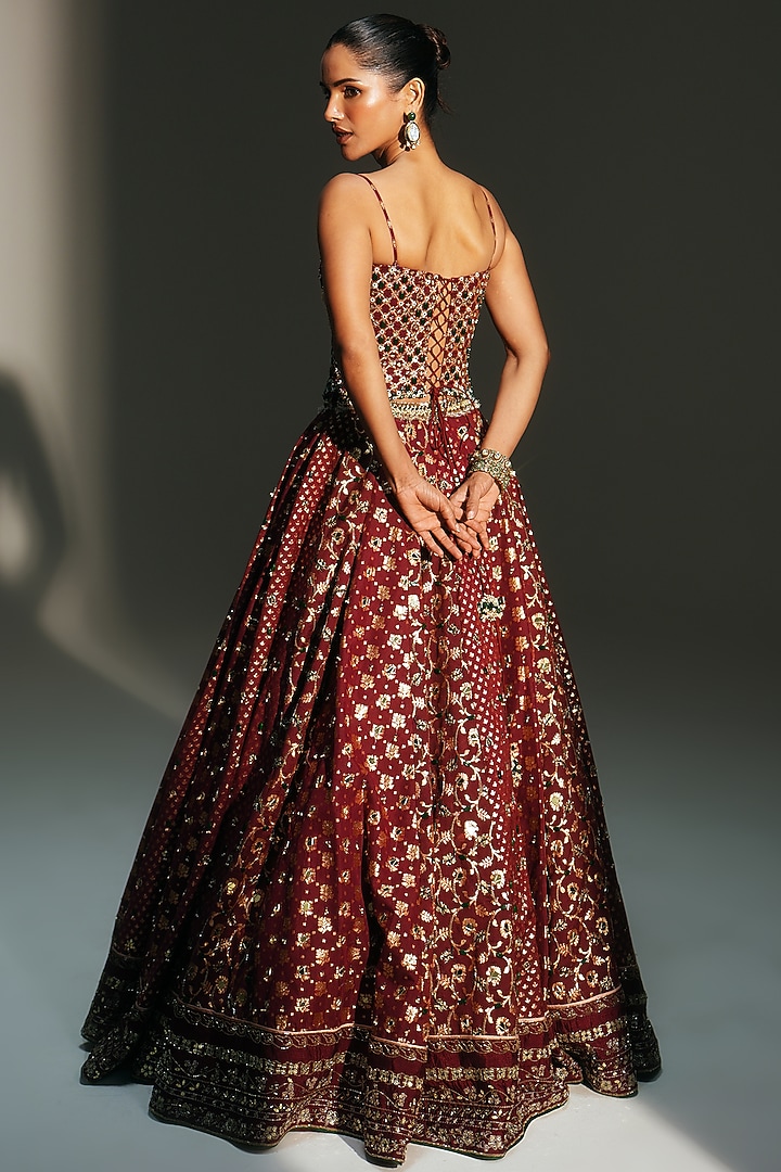 Sindoori Red Banarasi Silk Chanderi Hand Embroidered Bridal Lehenga Set by Mahima Mahajan at Pernia's Pop Up Shop
