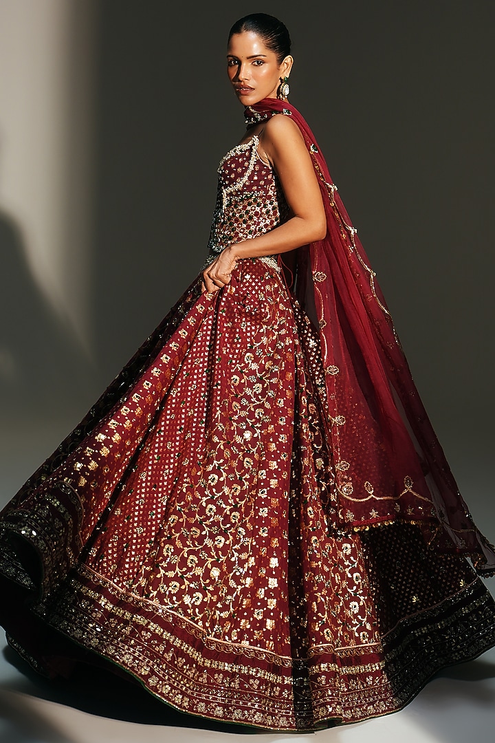 Sindoori Red Banarasi Silk Chanderi Hand Embroidered Bridal Lehenga Set by Mahima Mahajan at Pernia's Pop Up Shop