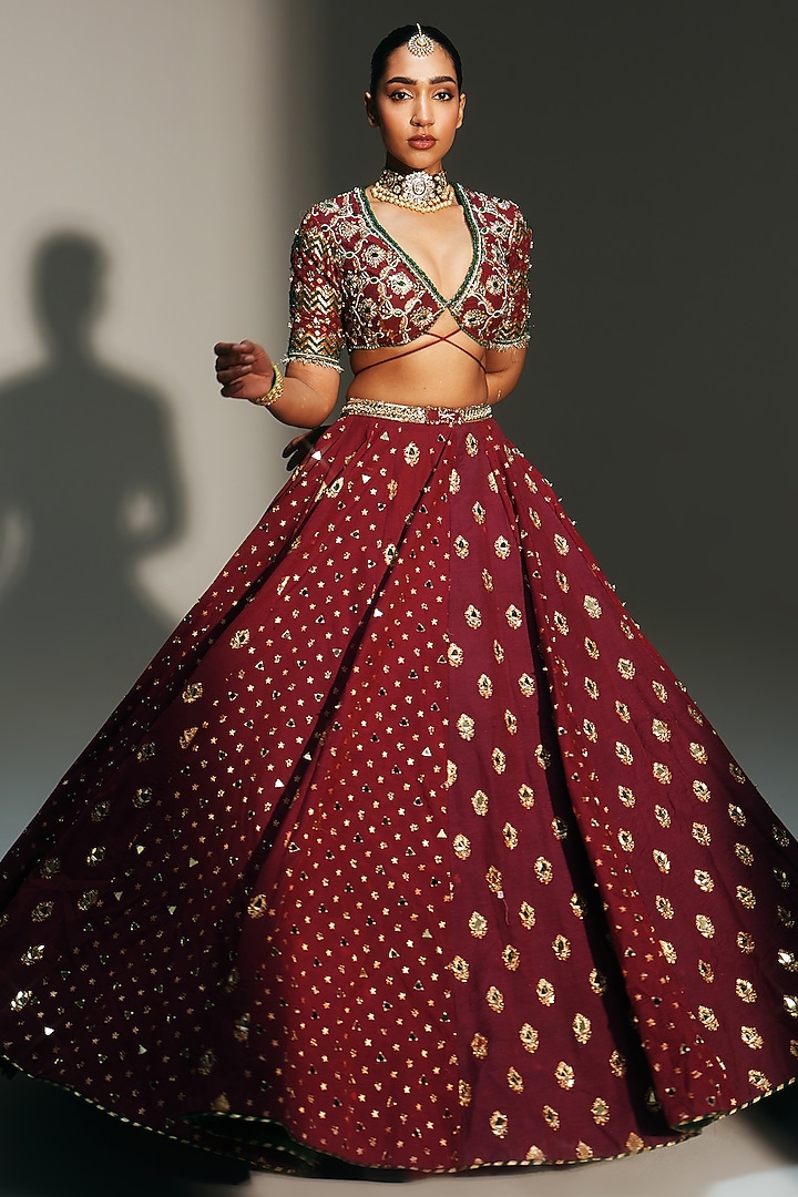 Sindoori Red Banarasi Silk Chanderi Hand Embroidered Bridal Lehenga Set by Mahima Mahajan at Pernia's Pop Up Shop