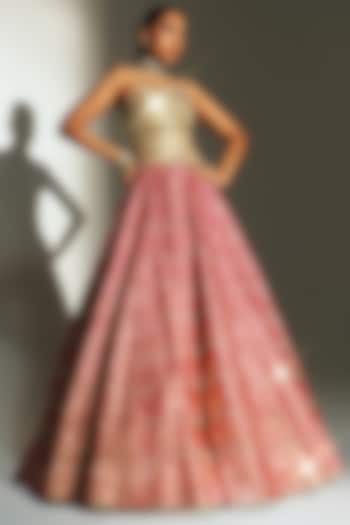 Rani Pink Banarasi Silk Chanderi Hand Embroidered Bridal Lehenga Set by Mahima Mahajan at Pernia's Pop Up Shop