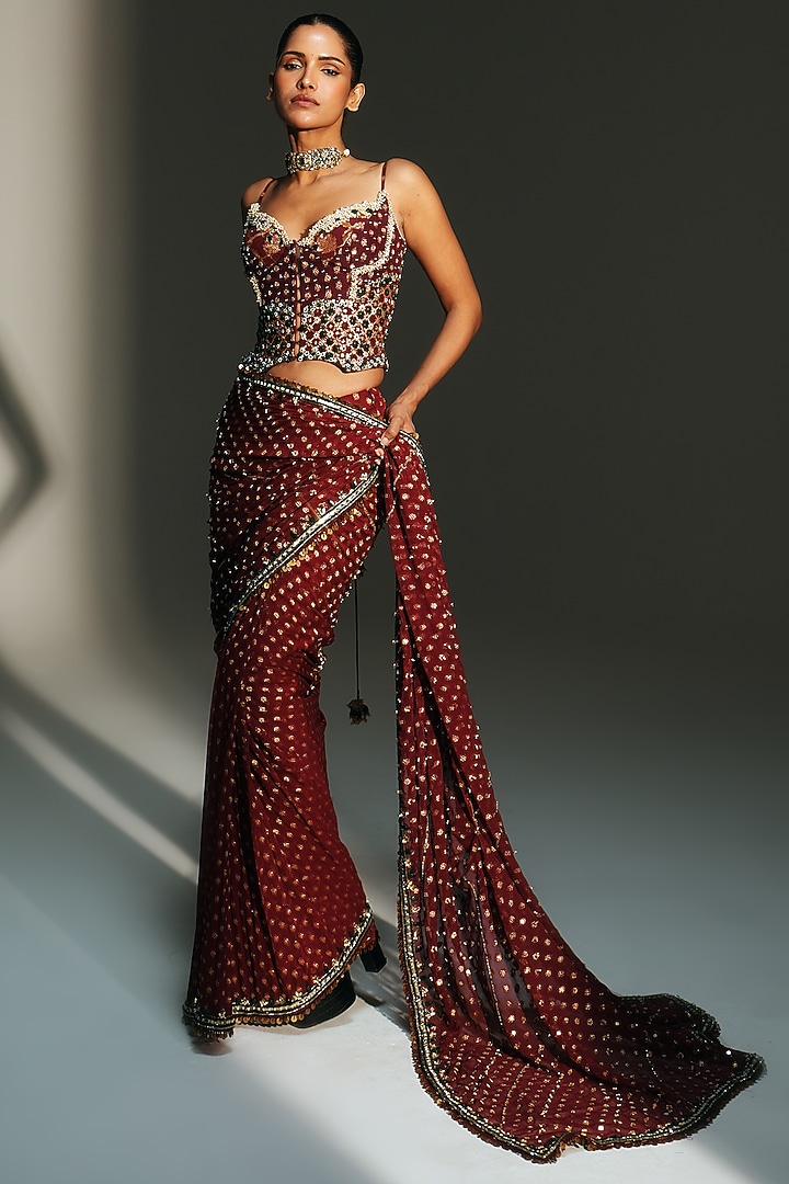 Sindoori Red Banarasi Georgette Embroidered Pre-Draped Reception Saree Set by Mahima Mahajan at Pernia's Pop Up Shop