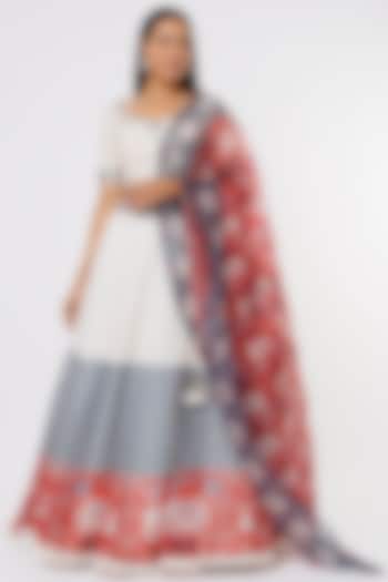 White Printed Lehenga Set by Magic Mirror at Pernia's Pop Up Shop