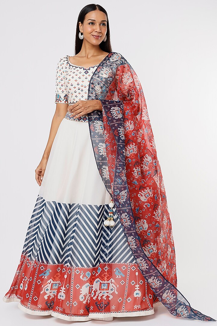 White Printed Lehenga Set by Magic Mirror at Pernia's Pop Up Shop