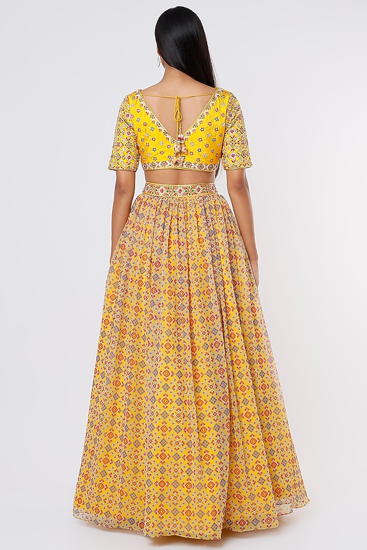 Mustard Printed Lehenga Set by Magic Mirror at Pernia's Pop Up Shop