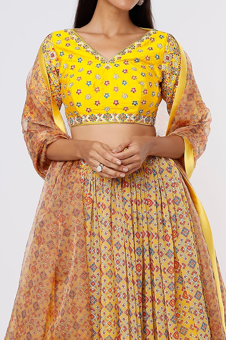 Mustard Printed Lehenga Set by Magic Mirror at Pernia's Pop Up Shop