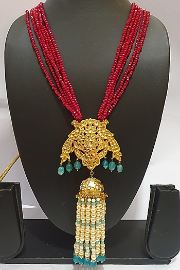 Gold Finish Kundan Necklace Design By Moh Maya By Disha Khatri At Pernia S Pop Up Shop 2021 Recent changes disha_khatri6789's in instagram account. moh maya by disha khatri