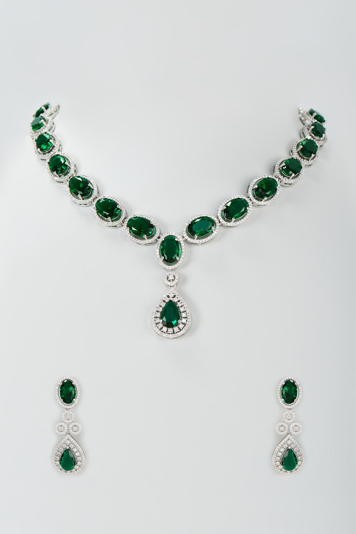 Natural Emerald Panna Stone Tumble Emerald Necklace Good Quality, For  Jwellery at best price in Jaipur