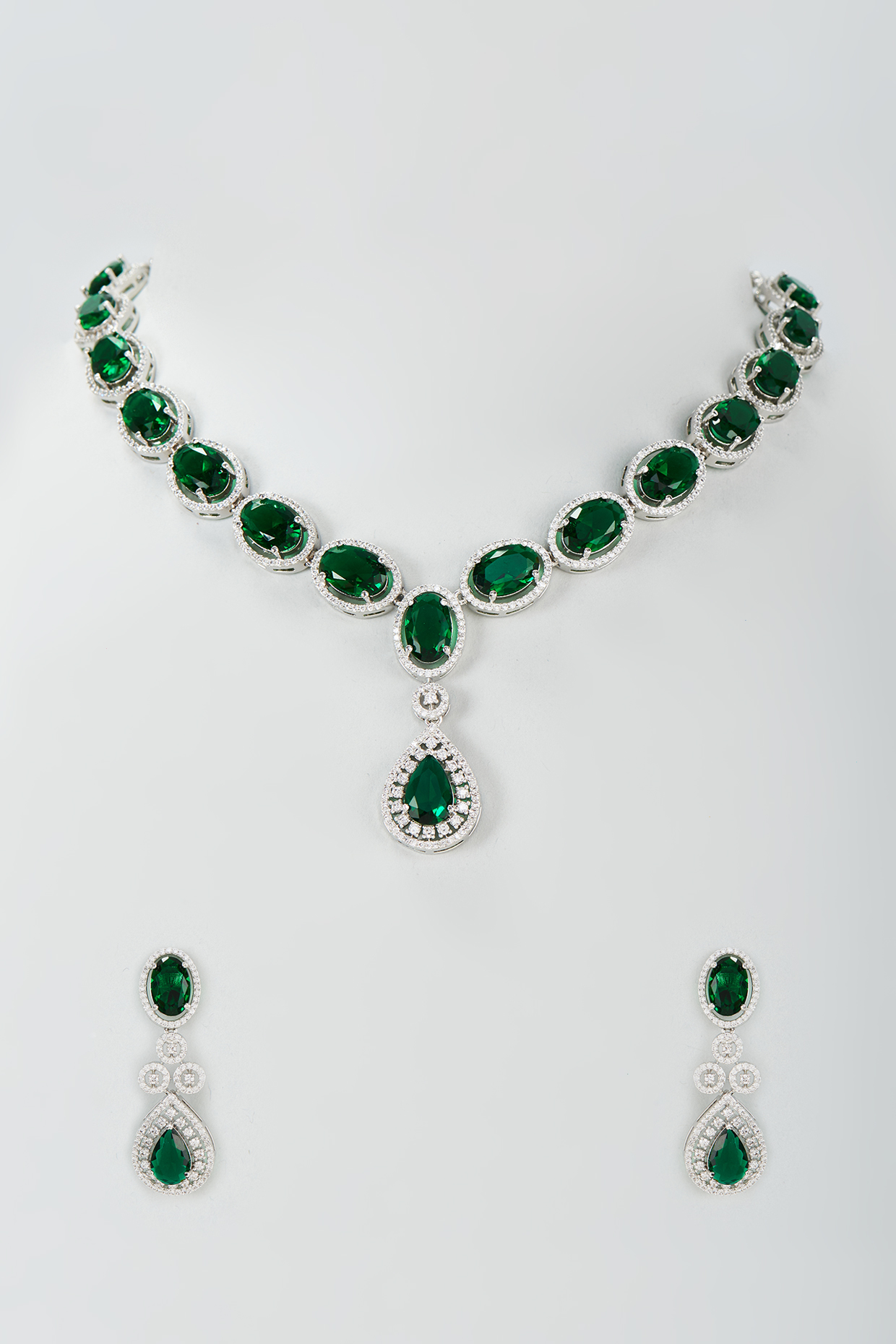 Emerald stone necklace set online