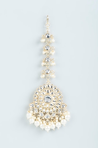 Gold Finish Kundan Polki & Pearl Maangtikka With Earrings by Moh-Maya by Disha Khatri