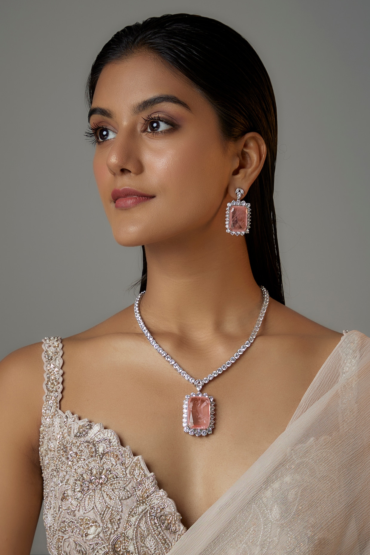 White stone store necklace set