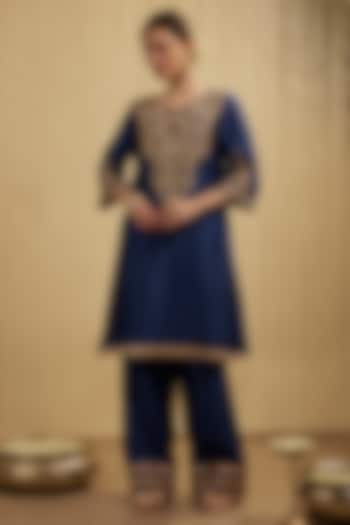Royal Blue Silk Chanderi Embroidered Kurta Set by Mehak Murpana at Pernia's Pop Up Shop