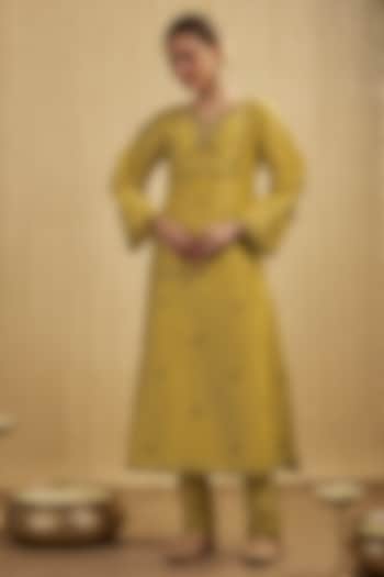 Mustard Yellow Dupion Silk Embroidered Kurta Set by Mehak Murpana at Pernia's Pop Up Shop