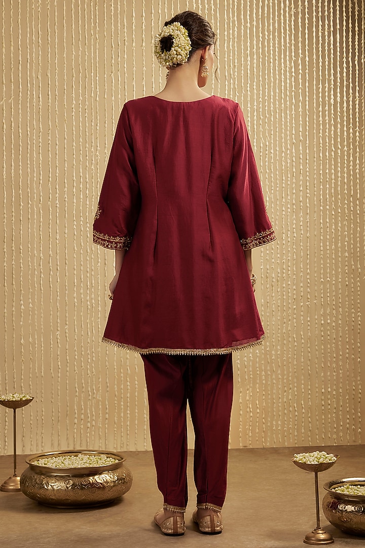 Red Silk Chanderi Embroidered Kurta Set by Mehak Murpana at Pernia's Pop Up Shop