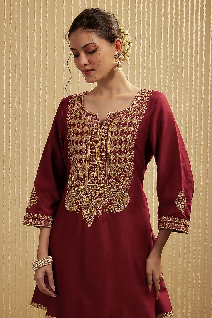 Red Silk Chanderi Embroidered Kurta Set by Mehak Murpana at Pernia's Pop Up Shop