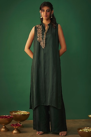 Emerald Green Satin Linen Embroidered Kurta Set by Mehak Murpana