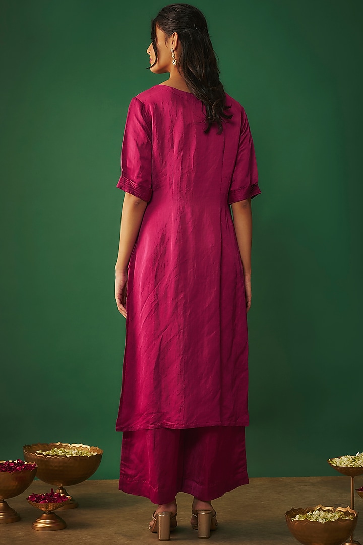 Magenta Pink Satin Linen Gold Embroidered Kurta Set by Mehak Murpana at  Pernia's Pop Up Shop 2026