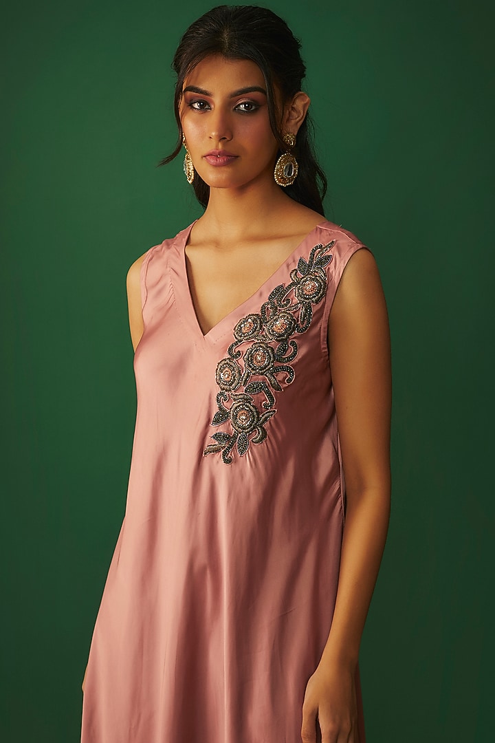 Rose Pink Milano Satin Embroidered Kurta Set by Mehak Murpana at Pernia's Pop Up Shop