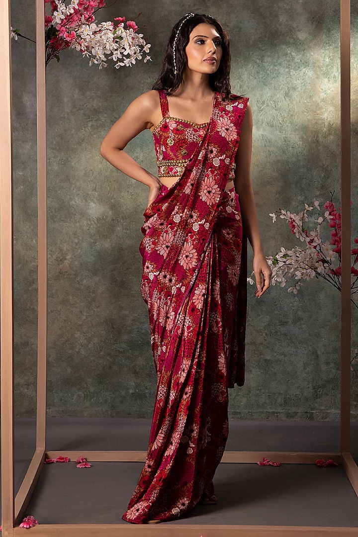 Pink Crepe Floral Printed & Gold Embroidered Pre-Draped Wedding Saree Set by Mehak Murpana at Pernia's Pop Up Shop