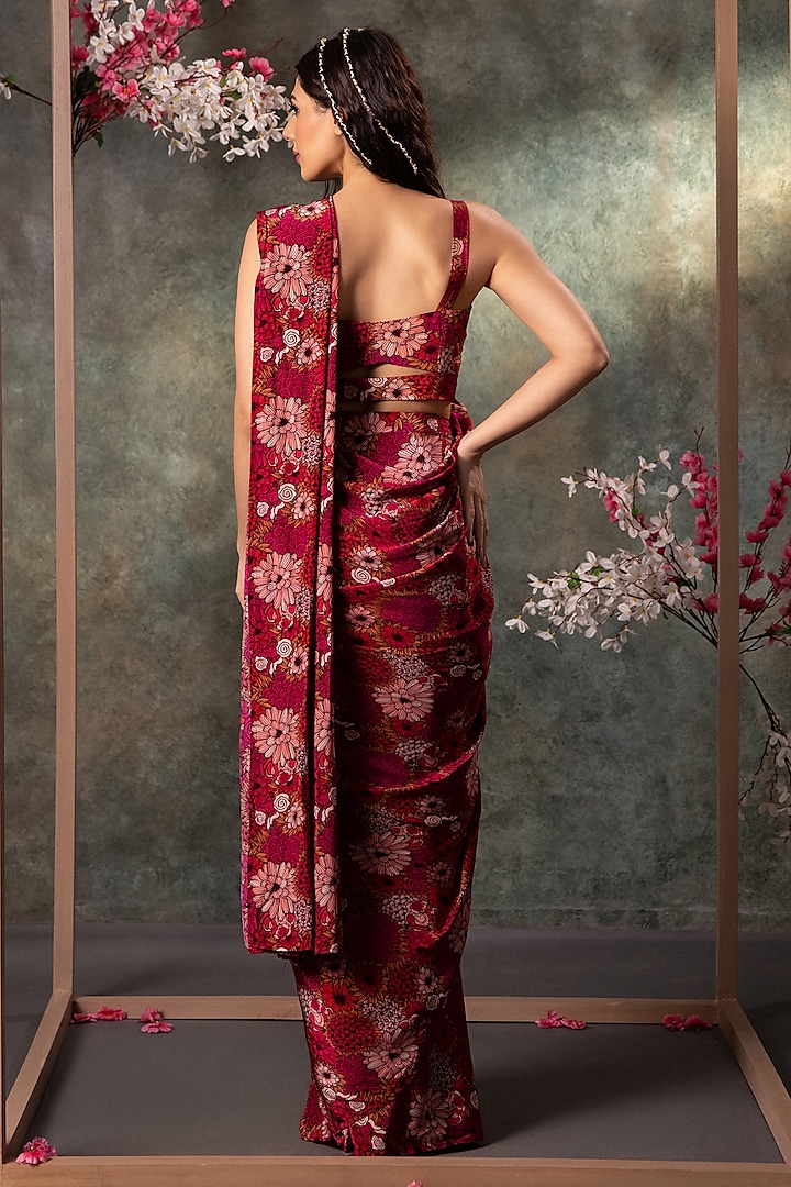 Pink Crepe Floral Printed & Gold Embroidered Pre-Draped Wedding Saree Set by Mehak Murpana at Pernia's Pop Up Shop