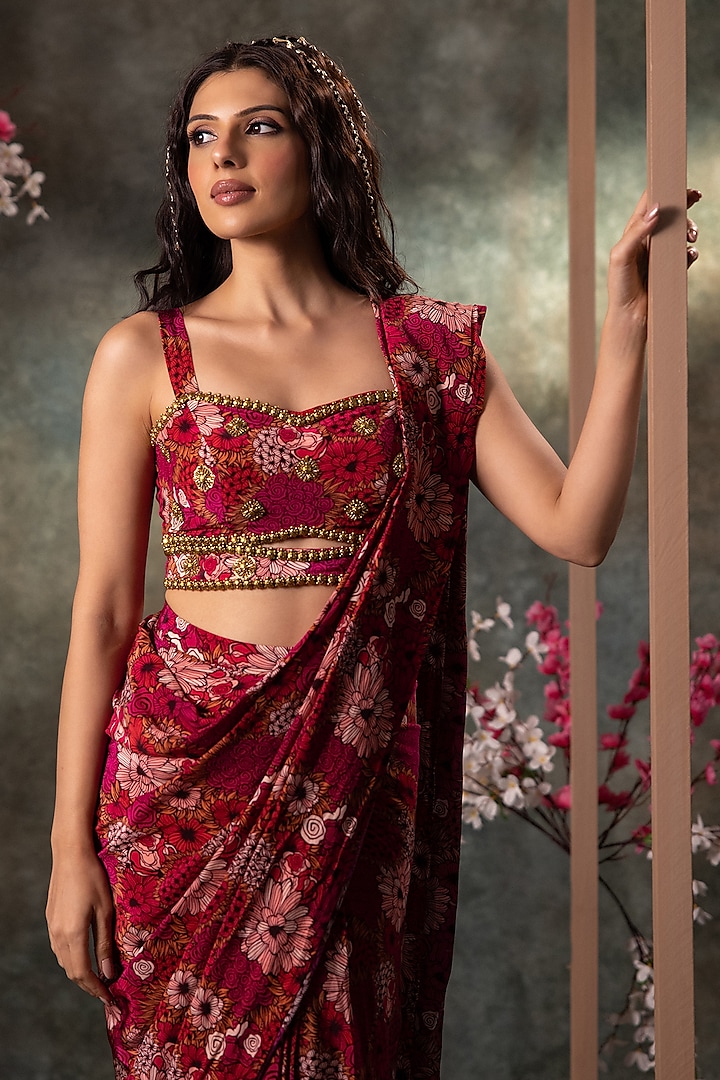 Pink Crepe Floral Printed & Gold Embroidered Pre-Draped Wedding Saree Set by Mehak Murpana at Pernia's Pop Up Shop