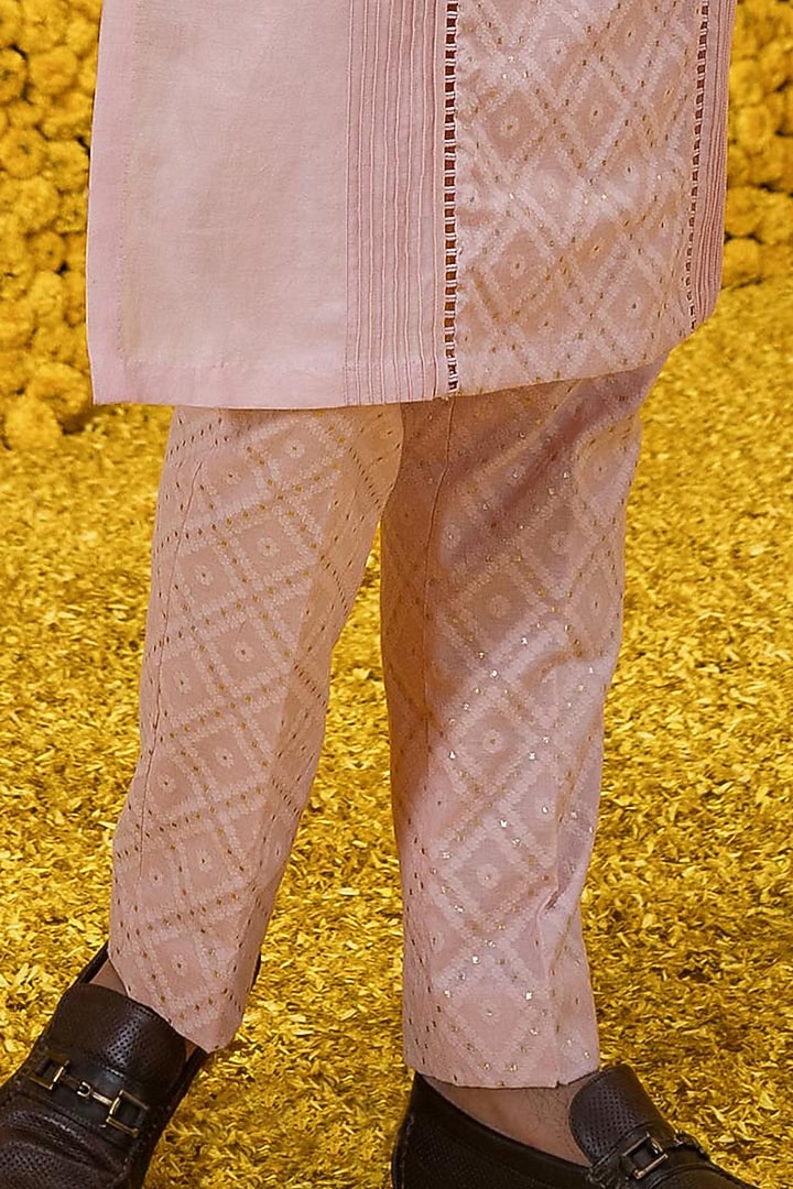 Blush Pink Banarasi Chanderi Kurta Set by Mahima Mahajan Men at Pernia's Pop Up Shop