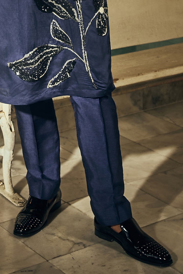 Navy Blue Linen Satin Hand Embroidered Kurta Set by Mahima Mahajan Men at Pernia's Pop Up Shop
