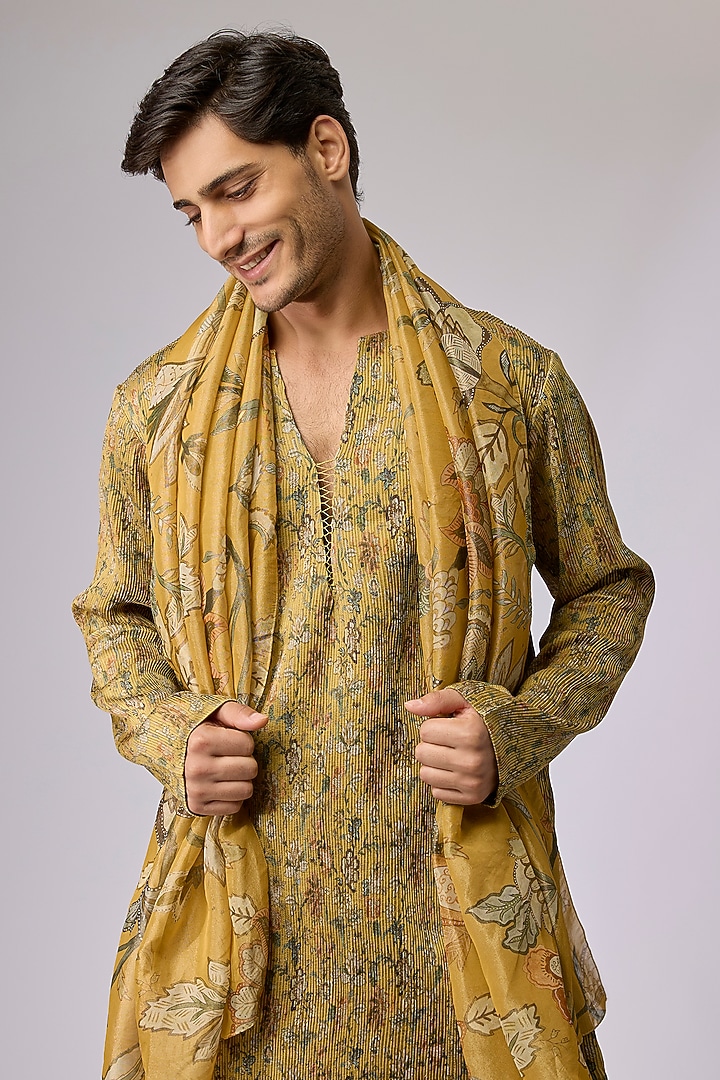 Old Gold Silk Chanderi & Organza Kurta Set by Mahima Mahajan Men at Pernia's Pop Up Shop