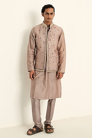 Platinum-Colored Linen Satin Hand Embroidered Bundi Jacket Set by Mahima Mahajan Men