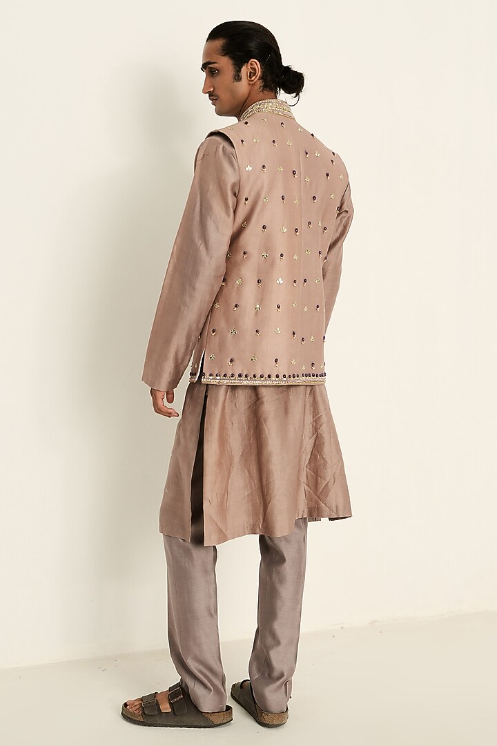 Platinum-Colored Linen Satin Hand Embroidered Bundi Jacket Set by Mahima Mahajan Men at Pernia's Pop Up Shop
