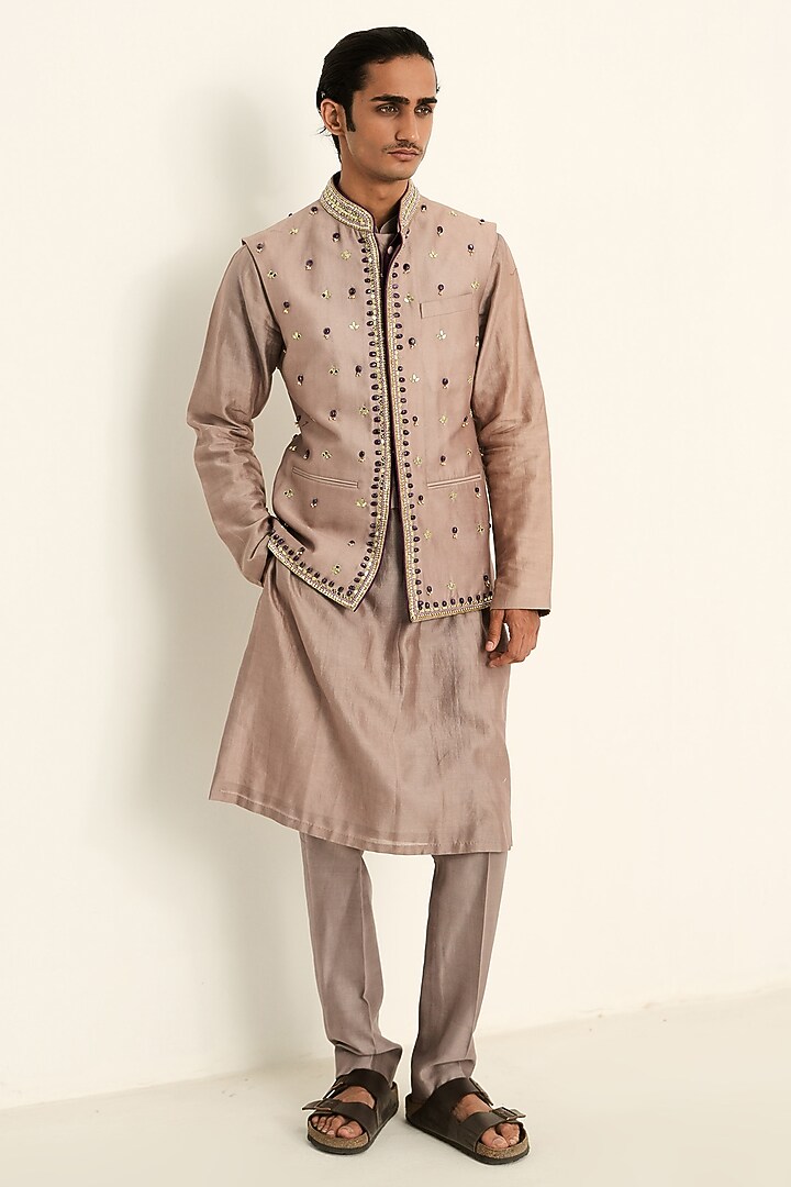 Platinum-Colored Linen Satin Hand Embroidered Bundi Jacket Set by Mahima Mahajan Men at Pernia's Pop Up Shop