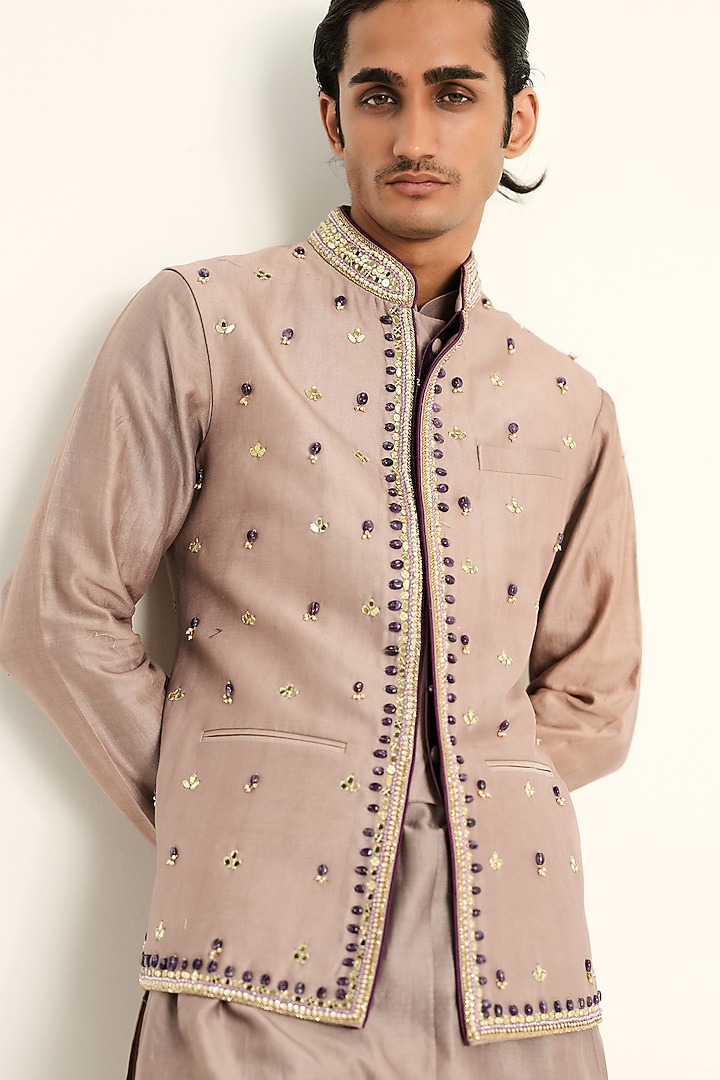Platinum-Colored Linen Satin Hand Embroidered Bundi Jacket Set by Mahima Mahajan Men at Pernia's Pop Up Shop