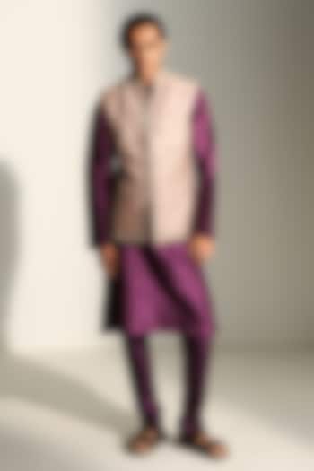 Platinum-Colored Linen Satin Hand Embroidered Bundi Jacket Set by Mahima Mahajan Men at Pernia's Pop Up Shop