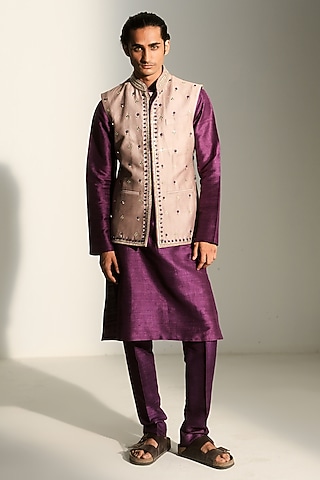 Platinum-Colored Linen Satin Hand Embroidered Bundi Jacket Set by Mahima Mahajan Men