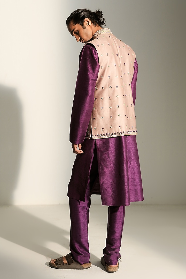 Platinum-Colored Linen Satin Hand Embroidered Bundi Jacket Set by Mahima Mahajan Men at Pernia's Pop Up Shop