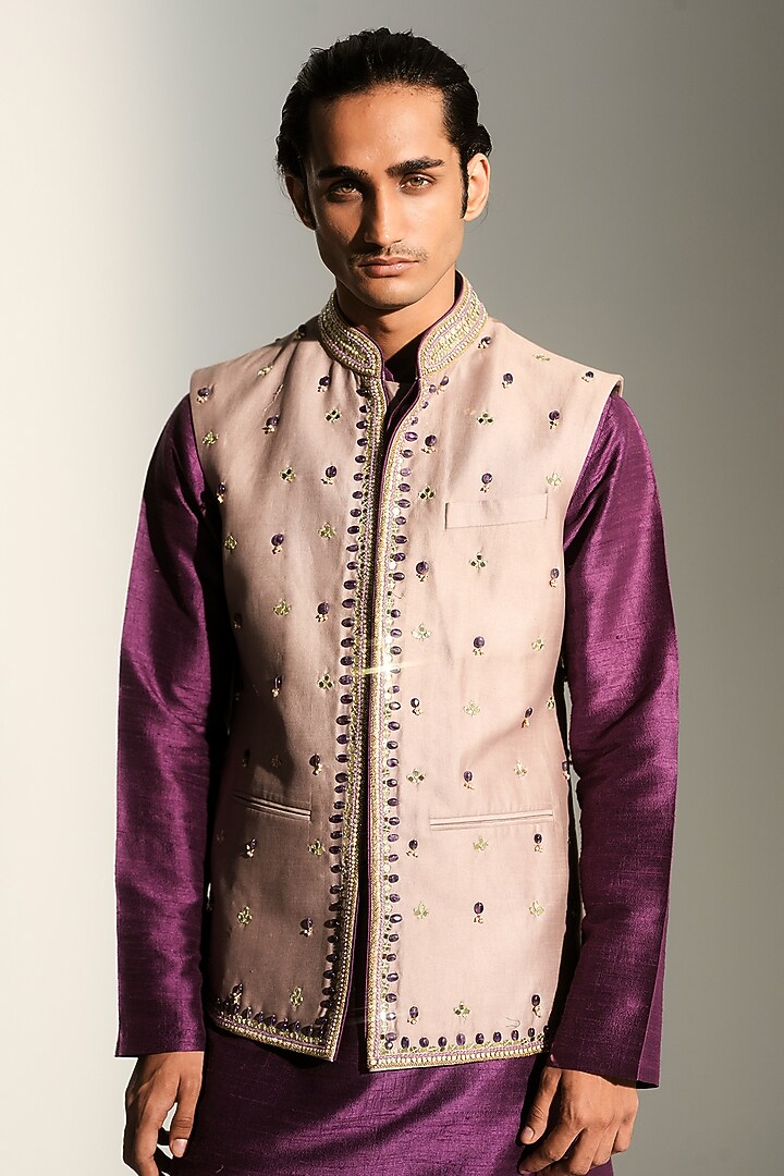 Platinum-Colored Linen Satin Hand Embroidered Bundi Jacket Set by Mahima Mahajan Men at Pernia's Pop Up Shop